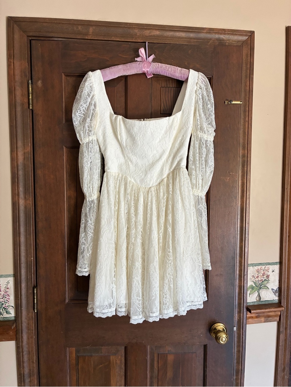 House of CB SANCIA
White Lace Puff Sleeve Mini Dress